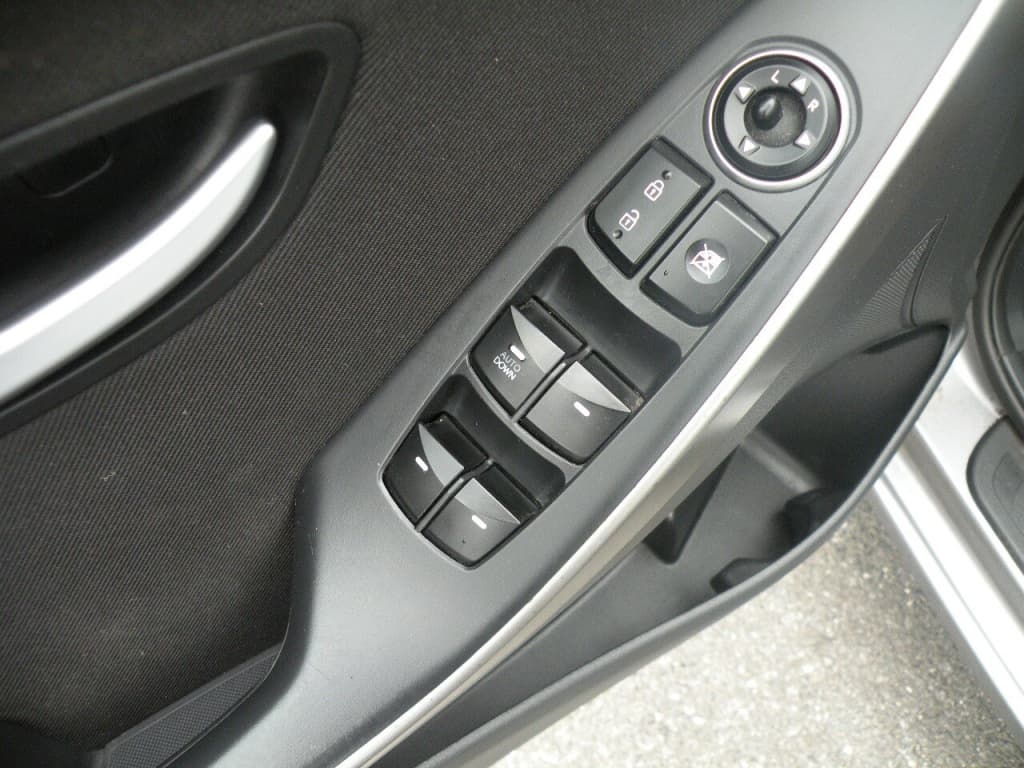 Hyundai Elantra GT GLS 2013https://image.autousagee.ca/1024/4558088/6759673bebf93.jpg