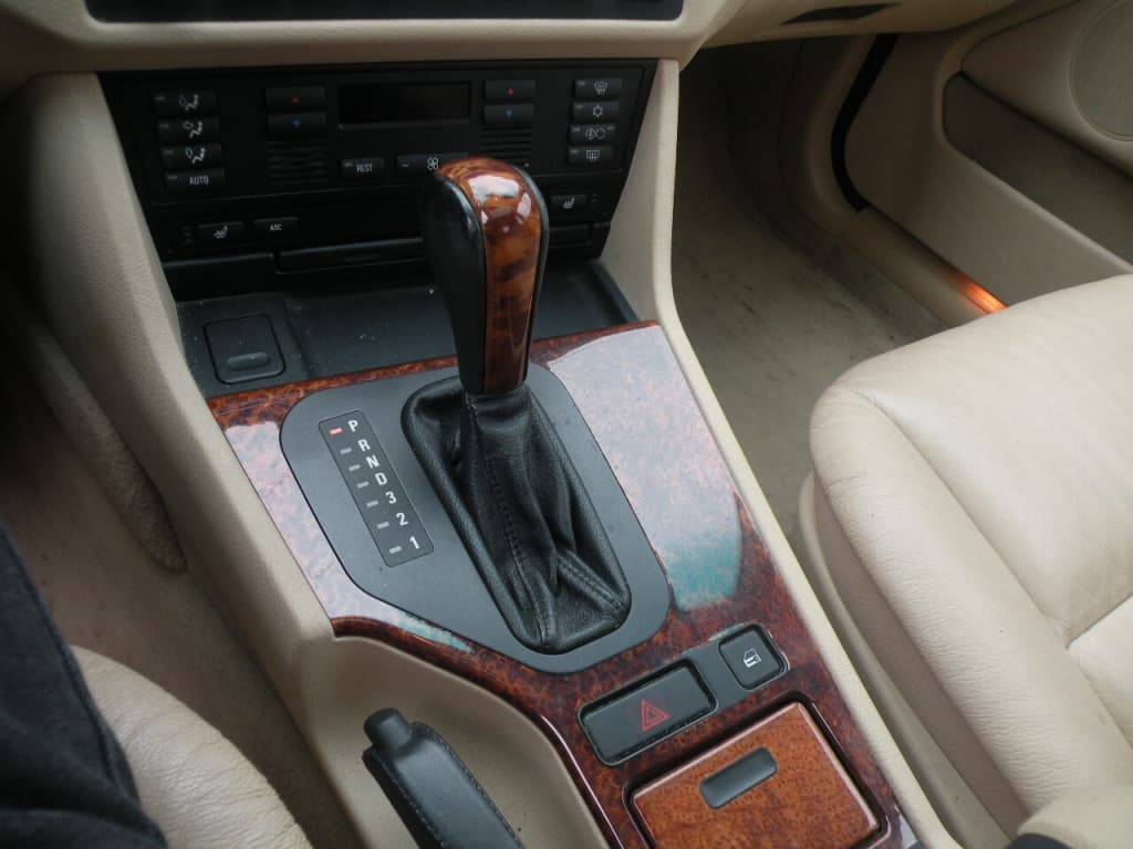 BMW Serie 5  1999https://image.autousagee.ca/1024/4565266/66f5264c4e60d.jpg