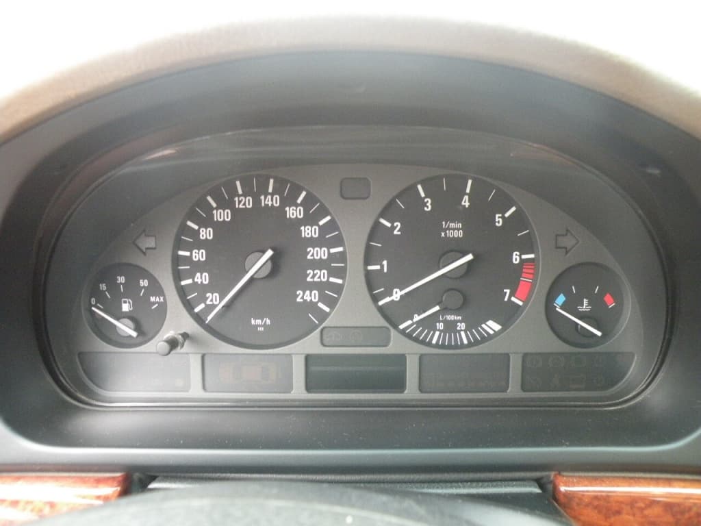 BMW Serie 5  1999https://image.autousagee.ca/1024/4565266/66f526658e0da.jpg
