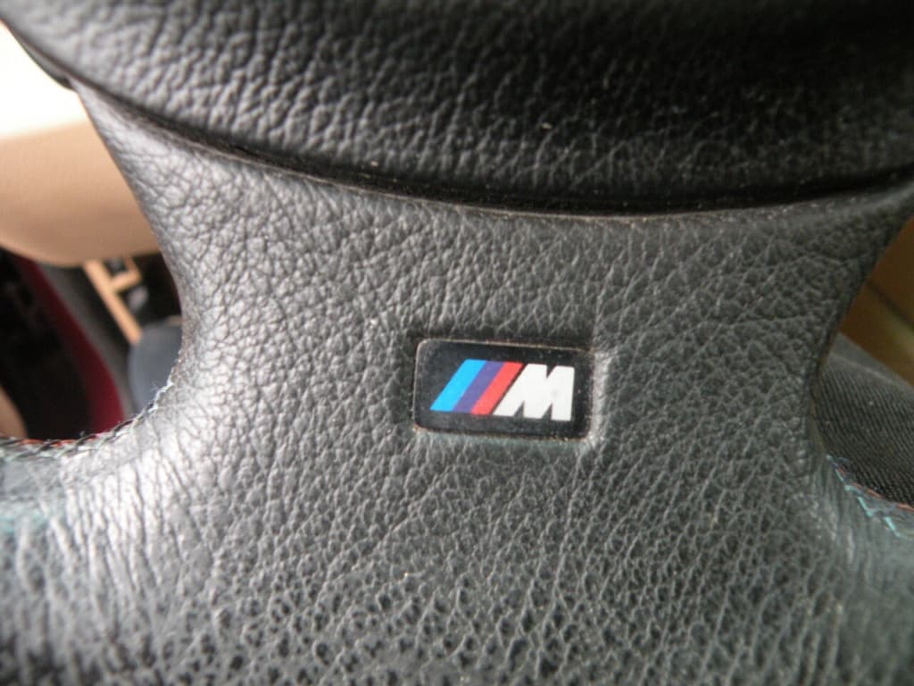 BMW Serie 5  1999https://image.autousagee.ca/1024/4565266/66f526d68aaf4.jpg