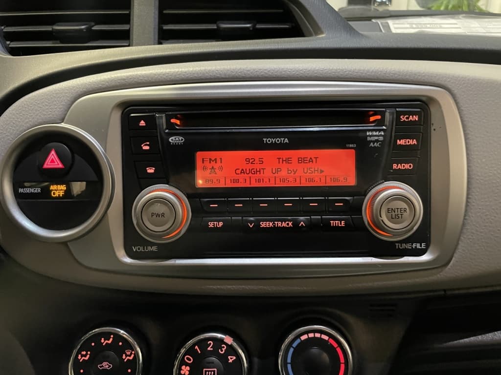 Toyota Yaris LE 2013https://image.autousagee.ca/1024/5003865/p1jfmi3sb211qkbj515ck1ulnmhfj.jpeg