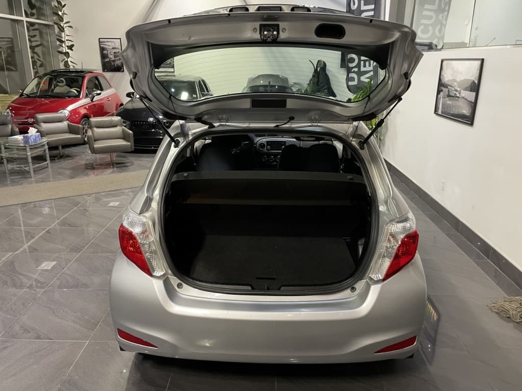 Toyota Yaris LE 2013https://image.autousagee.ca/1024/5003865/p1jfmi3sb21hd2pv1odp13o8hdbb.jpeg