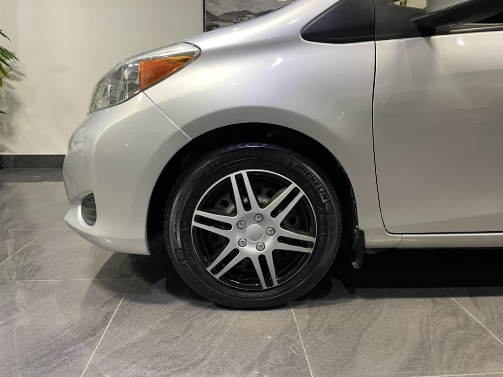 Toyota Yaris LE 2013https://image.autousagee.ca/1024/5003865/p1jfmi3sb21lrt1rol1f6p13rc1htdq.jpeg