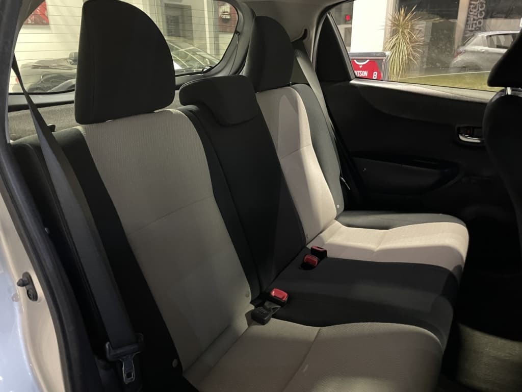 Toyota Yaris LE 2013https://image.autousagee.ca/1024/5003865/p1jfmi3sb23dh19fg3pf12eaikho.jpeg