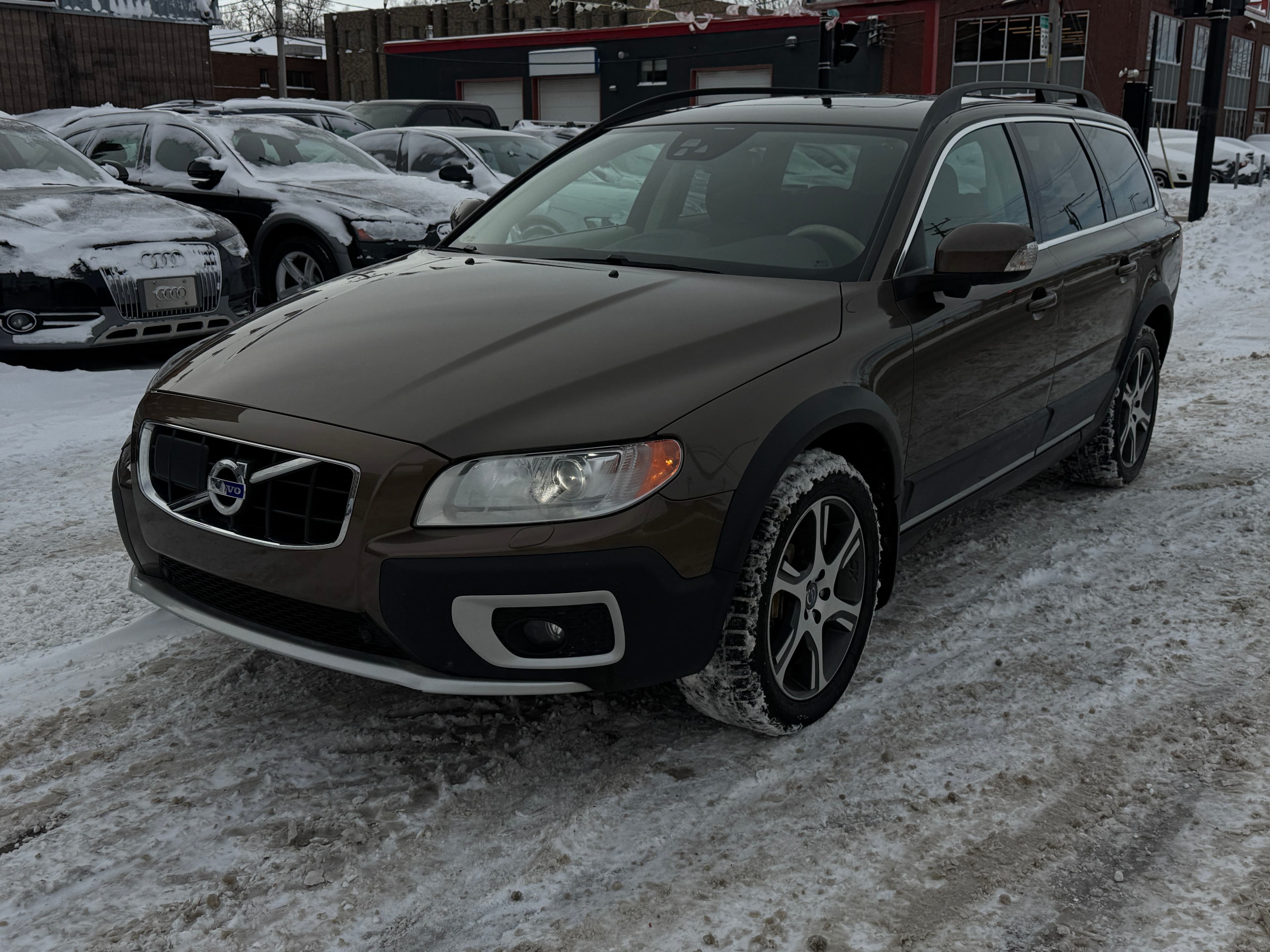 Volvo XC70 T6 2013https://dealercdn.adws.ca/912/6/1765557144521-579631016.jpg